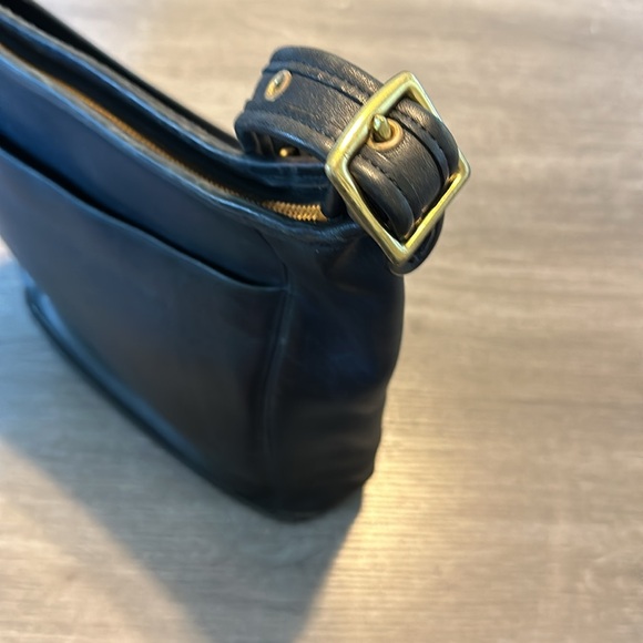 Coach Vintage ‘99 Slim Duffle Sac Black Shoulder Bag with Gold Hardware - Picture 6 of 9